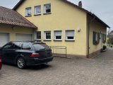 Einfahrt mit 3 Garagen