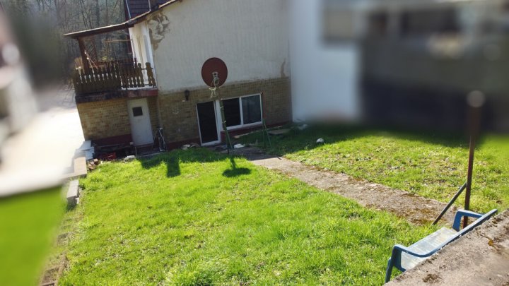 Doppelhaushälfte mit Garten und Stellplatz - mit Renovierungsbedarf