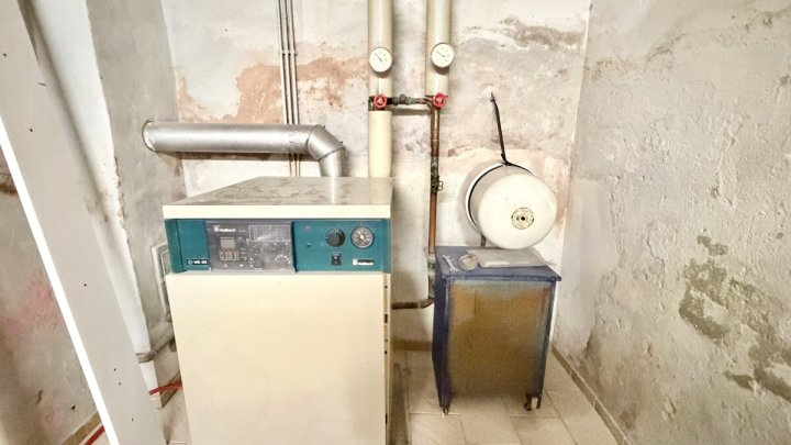 Doppelhaushälfte mit Garten und Stellplatz - mit Renovierungsbedarf