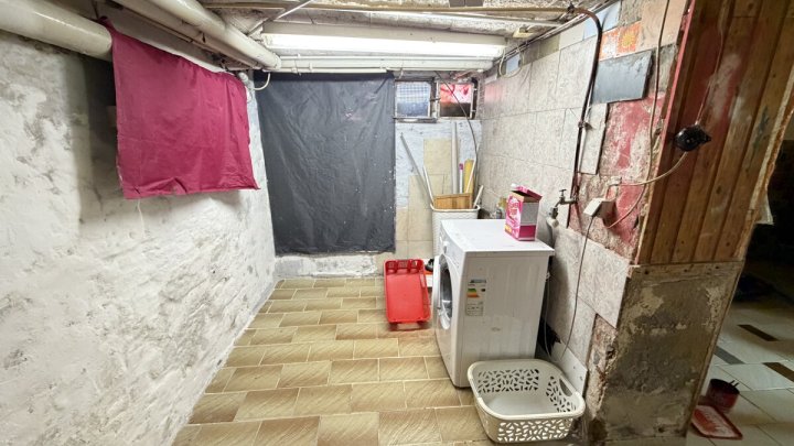 Doppelhaushälfte mit Garten und Stellplatz - mit Renovierungsbedarf