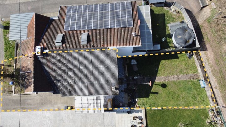 Doppelhaushälfte mit Garten und Stellplatz - mit Renovierungsbedarf