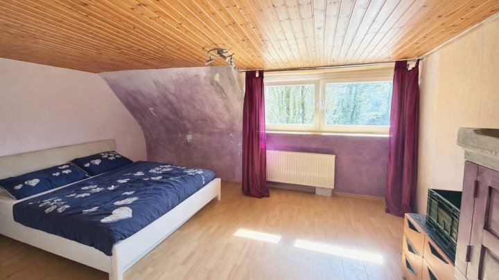 Doppelhaushälfte mit Garten und Stellplatz - mit Renovierungsbedarf