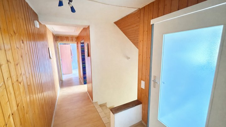 Doppelhaushälfte mit Garten und Stellplatz - mit Renovierungsbedarf