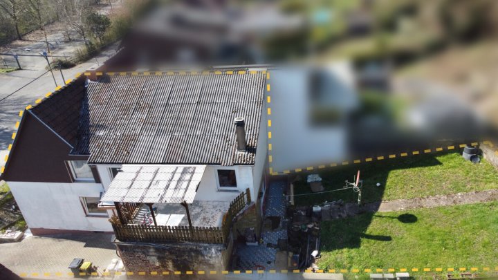 Doppelhaushälfte mit Garten und Stellplatz - mit Renovierungsbedarf