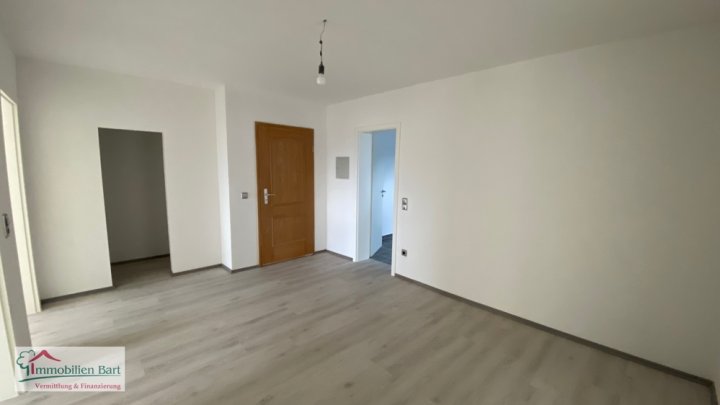 PERL: 95 M² RENOVIERTE WOHNUNG IN SEHR GUTER WOHNLAGE + GRO?ER BALKON!