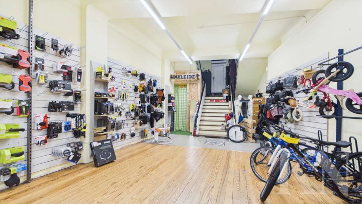 Zentrale Gewerbeimmobilie mit Wohnbereich – Sichtbarkeit und Potenzial in Heusweiler