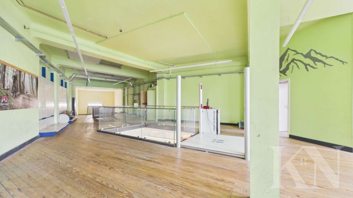 Zentrale Gewerbeimmobilie mit Wohnbereich – Sichtbarkeit und Potenzial in Heusweiler