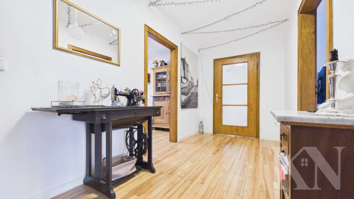 Zentrale Gewerbeimmobilie mit Wohnbereich – Sichtbarkeit und Potenzial in Heusweiler