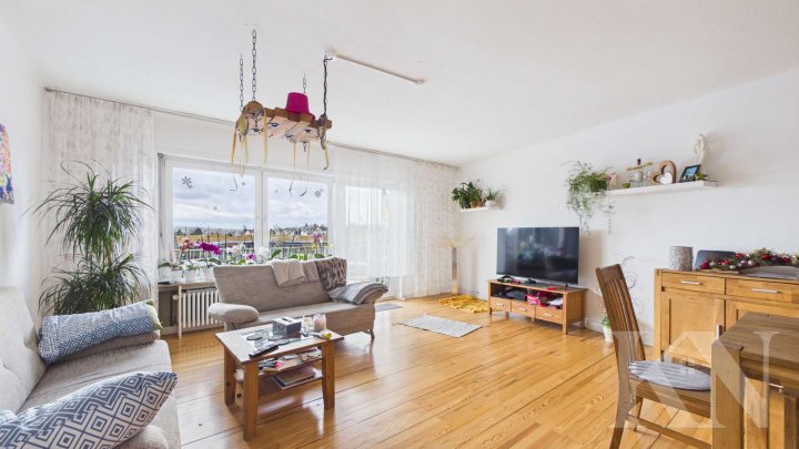 Zentrale Gewerbeimmobilie mit Wohnbereich – Sichtbarkeit und Potenzial in Heusweiler