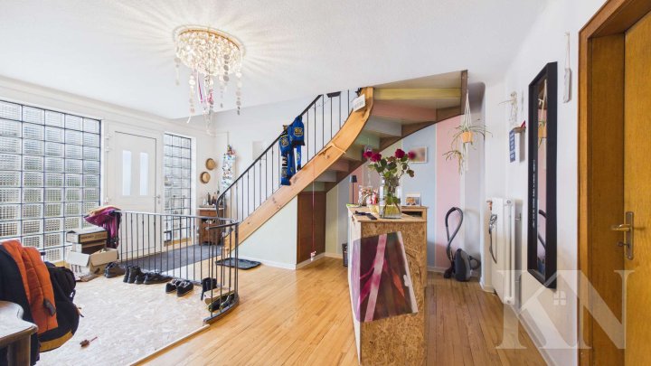 Zentrale Gewerbeimmobilie mit Wohnbereich – Sichtbarkeit und Potenzial in Heusweiler