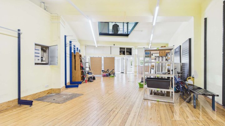 Zentrale Gewerbeimmobilie mit Wohnbereich – Sichtbarkeit und Potenzial in Heusweiler