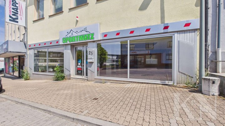 Zentrale Gewerbeimmobilie mit Wohnbereich – Sichtbarkeit und Potenzial in Heusweiler