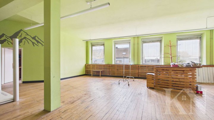 Zentrale Gewerbeimmobilie mit Wohnbereich – Sichtbarkeit und Potenzial in Heusweiler