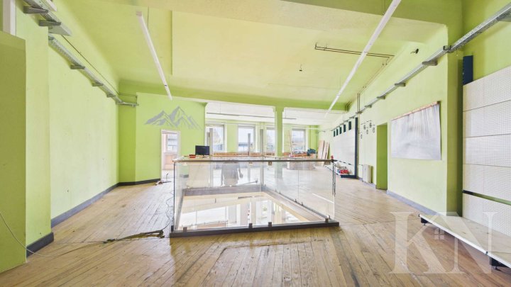 Zentrale Gewerbeimmobilie mit Wohnbereich – Sichtbarkeit und Potenzial in Heusweiler