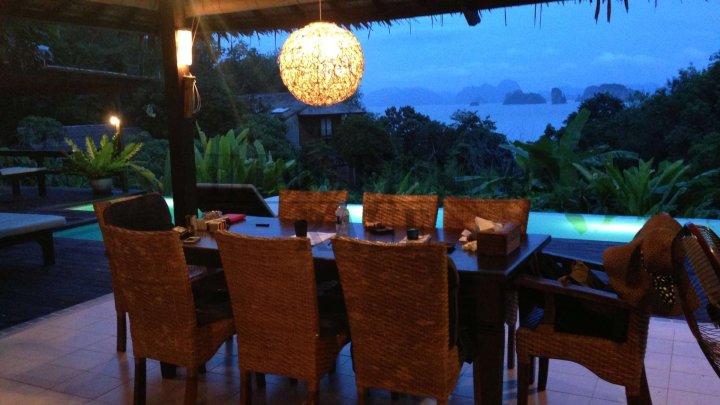 PRIVATE VILLA MIT TRAUMAUSSICHT IN SÜD-THAILAND - ANMIETUNG MAX. 3 WOCHEN