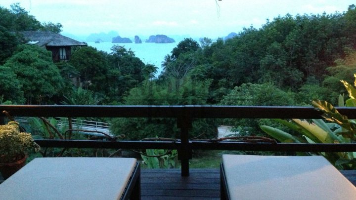 PRIVATE VILLA MIT TRAUMAUSSICHT IN SÜD-THAILAND - ANMIETUNG MAX. 3 WOCHEN