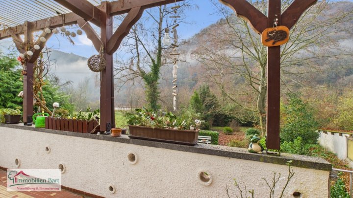 SERRIG (BEI SAARBURG ) WOHNHAUS MIT 2 WOHNUNGEN