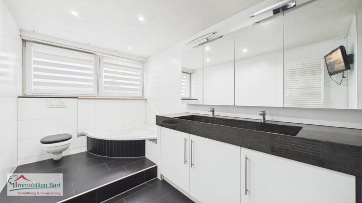 180 M² WOHNFLÄCHE + WEITERE ZIMMER IM UG! WOHNHAUS MIT GARTEN + GARAGE