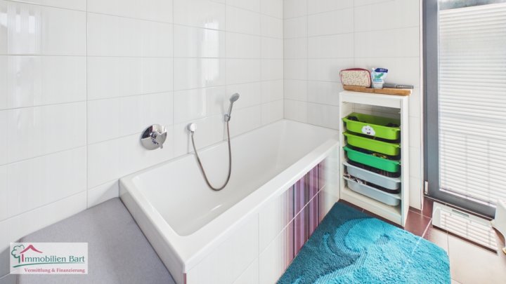 GRENZE L-SCHENGEN: WOHNHAUS MIT KELLER, 2 GARAGEN UND GARTEN IN TOP WOHNLAGE