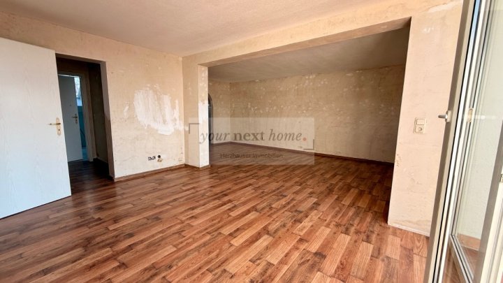 2 Zimmer Dachgeschosswohnung auf ca. 84 m² mit großem sonnigen Balkon in Wadgassen