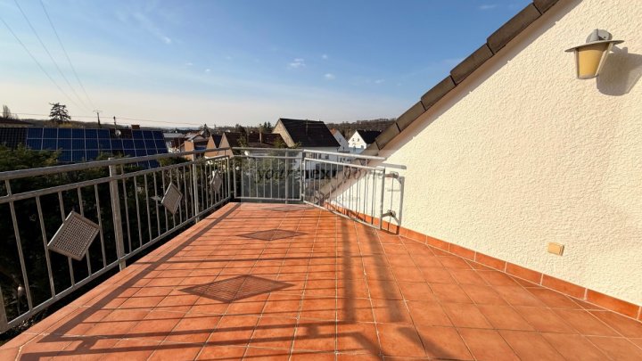 2 Zimmer Dachgeschosswohnung auf ca. 84 m² mit großem sonnigen Balkon in Wadgassen