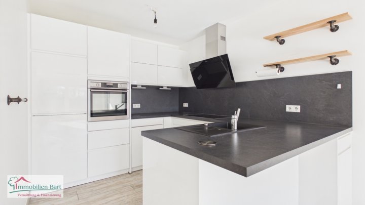 PERL-OBERLEUKEN: CA. 90 M² WOHNUNG / GARTEN / 3 STELLPLÄTZE / FERNBLICK