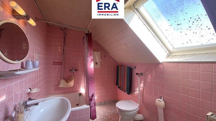 EIN-, BIS ZWEIFAMILIENHAUS, MEHRGENERATIONENHAUS MIT GARAGE IN GROSSROSSELN