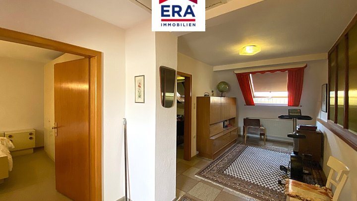 EIN-, BIS ZWEIFAMILIENHAUS, MEHRGENERATIONENHAUS MIT GARAGE IN GROSSROSSELN