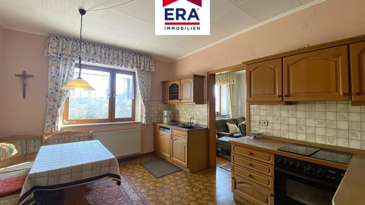 EIN-, BIS ZWEIFAMILIENHAUS, MEHRGENERATIONENHAUS MIT GARAGE IN GROSSROSSELN