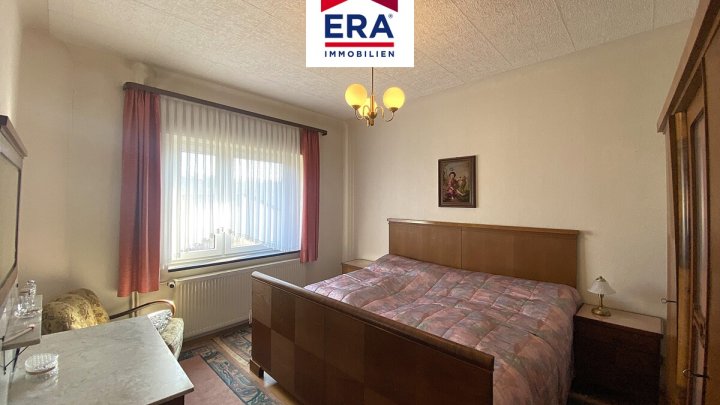 EIN-, BIS ZWEIFAMILIENHAUS, MEHRGENERATIONENHAUS MIT GARAGE IN GROSSROSSELN