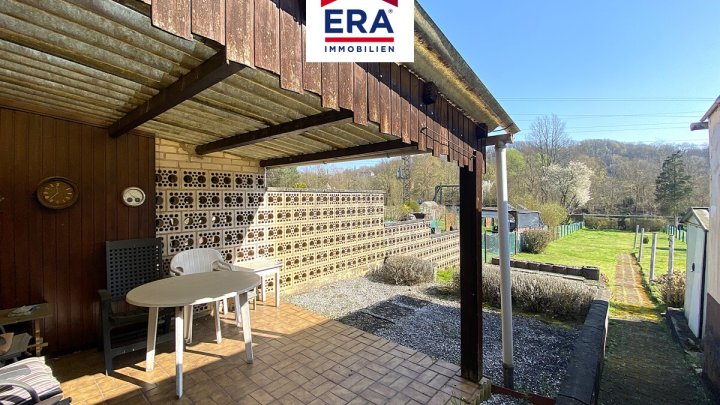 EIN-, BIS ZWEIFAMILIENHAUS, MEHRGENERATIONENHAUS MIT GARAGE IN GROSSROSSELN