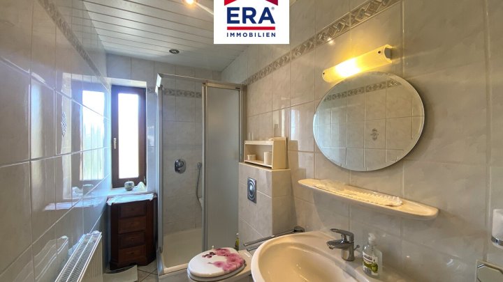 EIN-, BIS ZWEIFAMILIENHAUS, MEHRGENERATIONENHAUS MIT GARAGE IN GROSSROSSELN