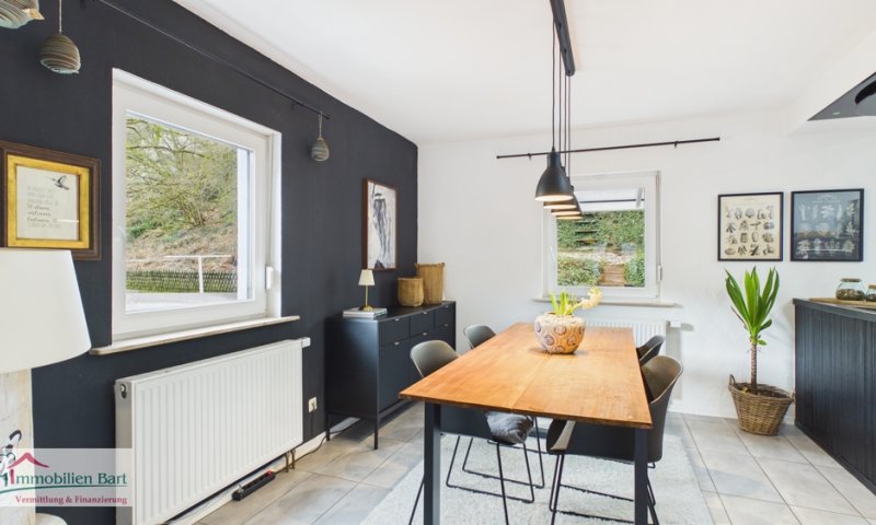 MERZIG: CHARMANTES WOHNHAUS MIT GARAGE, 2 STELLPLÄTZEN UND TERRASSE