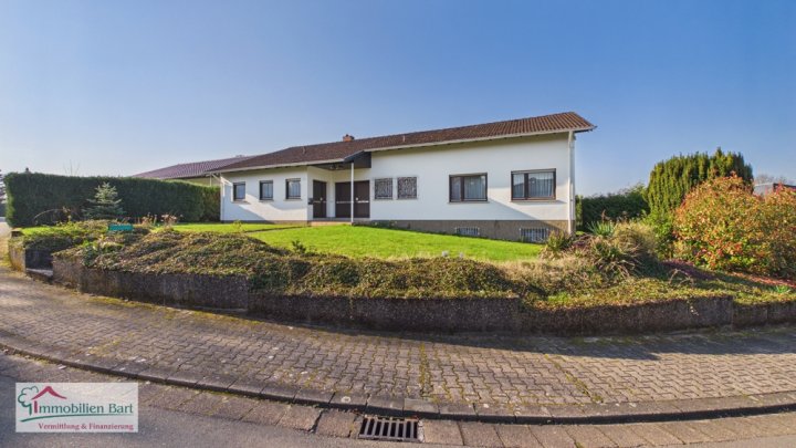 BESSERINGEN / HÖHENLAGE: BUNGALOW MIT ELW IN TOP WOHNLAGE