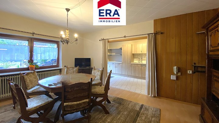 EINFAMILIENHAUS MIT EINLIEGERWOHNUNG, RUHIGE LAGE, GROSSROSSELN/KARLSBRUNN