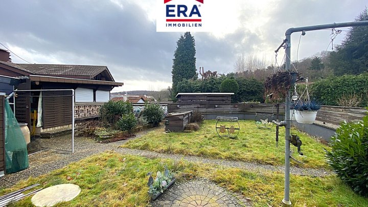 EINFAMILIENHAUS MIT EINLIEGERWOHNUNG, RUHIGE LAGE, GROSSROSSELN/KARLSBRUNN