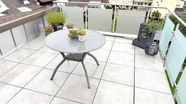 Schönes Ein oder Zweifamilienhaus mit Potenzial dazu einer Garage mit Gartendurchfahrt