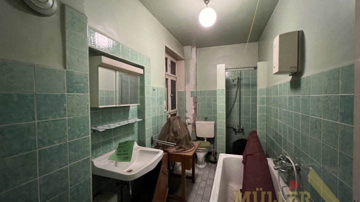 Wohn- und Geschäftshaus in Top-Lage von Schwalbach (ca. 323 m² Gewerbe- und ca. 187 m² Wohnfläche)