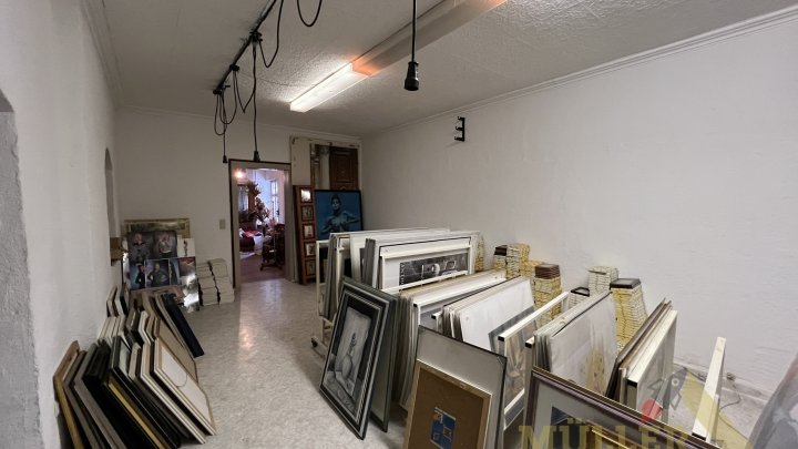 Wohn- und Geschäftshaus in Top-Lage von Schwalbach (ca. 323 m² Gewerbe- und ca. 187 m² Wohnfläche)