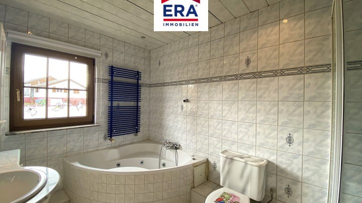 KEINE VERMITTLUNGSGEBÜHREN - EINFAMILIENHAUS AM SEE IN HOLVING/FR, HIRBACHER WEIHER