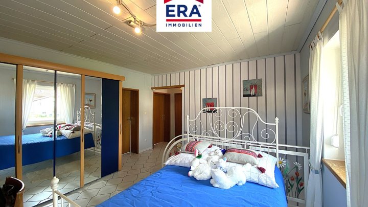 EIN-, BIS ZWEIFAMILIENHAUS MIT BAULAND, FREISTEHEND IN DALEM/FR, NÄHE SLS