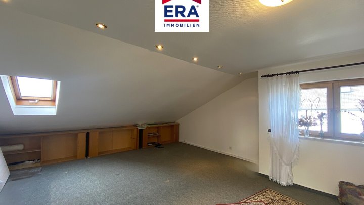 KEINE VERMITTLUNGSGEBÜHREN ! EINFAMILIENHAUS, FREISTEHEND,RUHIGE LAGE IN SCHOENECK/FR, NÄHE SB