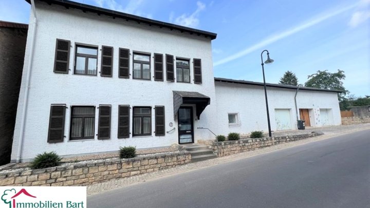 5MIN. VON L - REMICH: 3 WOHNUNGEN + GARAGEN + GARTEN IN TOP LAGE !