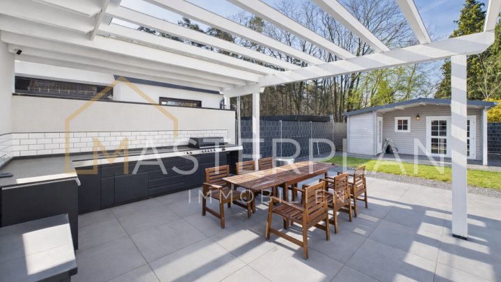 Einfamilienhaus mit Einliegerwohnung, Pool und herrlichem Garten