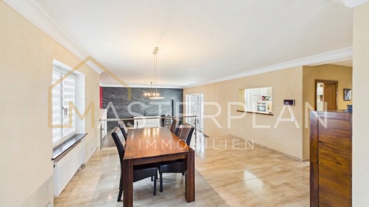 Einfamilienhaus mit Einliegerwohnung, Pool und herrlichem Garten