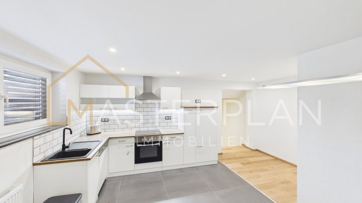 Einfamilienhaus mit Einliegerwohnung, Pool und herrlichem Garten