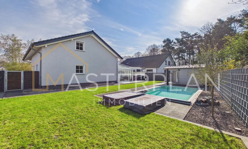 Einfamilienhaus mit Einliegerwohnung, Pool und herrlichem Garten