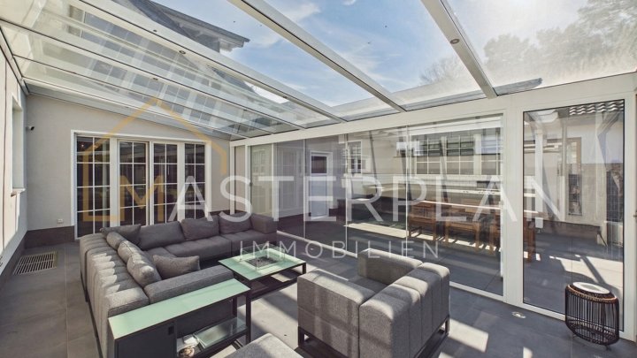 Einfamilienhaus mit Einliegerwohnung, Pool und herrlichem Garten