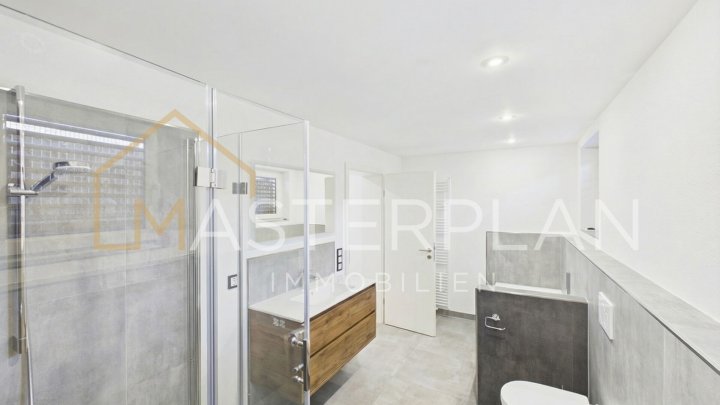 Einfamilienhaus mit Einliegerwohnung, Pool und herrlichem Garten