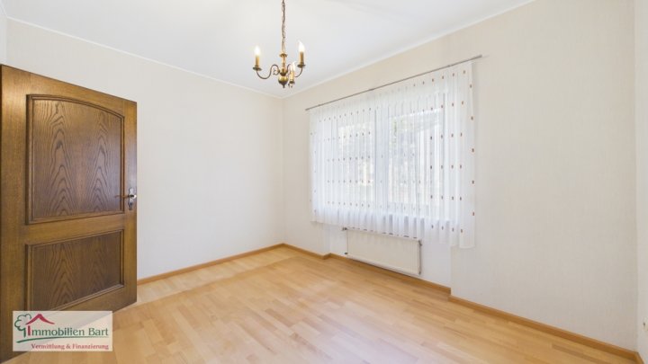 GRENZNÄHE: BUNGALOW MIT EINLIEGERWOHNUNG IN TOP WOHNLAGE MIT FERNSICHT!